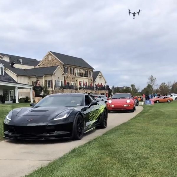 
            Ferrari, McLaren и другие культовые машины на выставке Creighton Farms
        