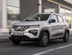 Бюджетный кроссовер Dacia стал самым продаваемым электромобилем