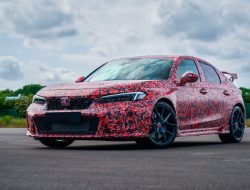 Honda показала хот-хэтч Civic Type R нового поколения