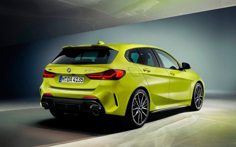 
            BMW модернизировала самую мощную версию хэтчбека 1-Series
        