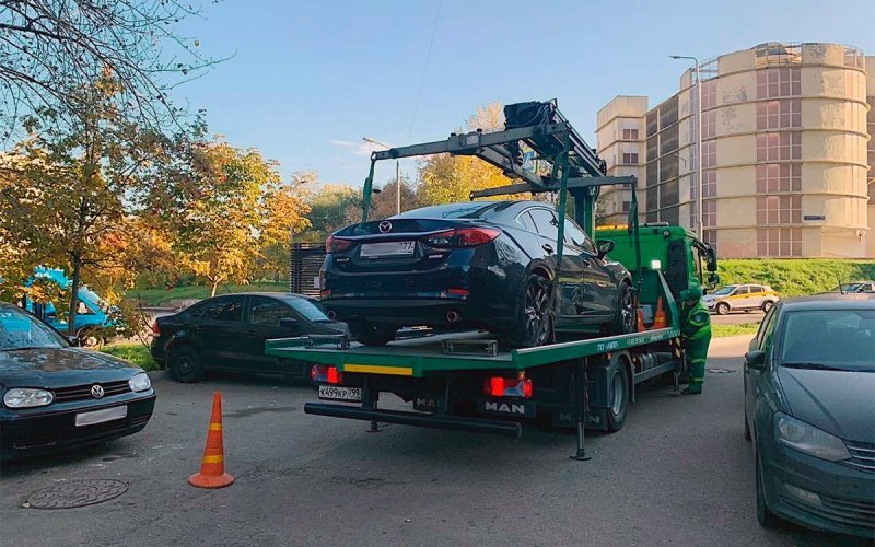 
            В Москве приставы забрали у водителя Mazda за штрафы на ₽400 тыс.
        