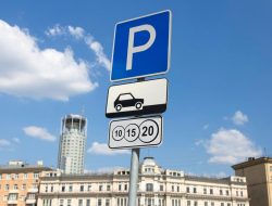 Парковку в Москве сделают бесплатной на три дня