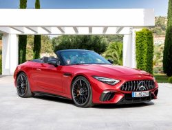 Mercedes представил новый кабриолет SL с 585-сильным мотором