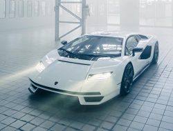 Дизайнер оригинального Lamborghini Countach «не одобрил» возрожденную модель