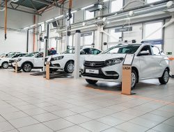 Дороже, но дешевле: АВТОВАЗ запретил дилерам продавать машины без «допов»