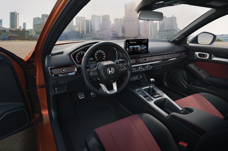 
            Новый Honda Civic получил версию с доработанным 202-сильным мотором
        