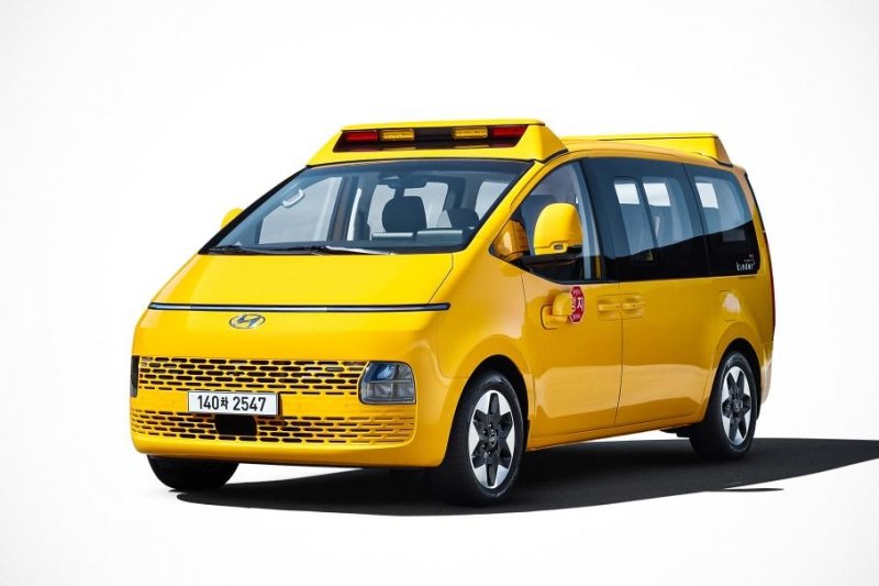 Футуристичный минивэн Hyundai Staria превратился в школьный автобус