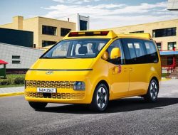 Футуристичный минивэн Hyundai Staria превратился в школьный автобус