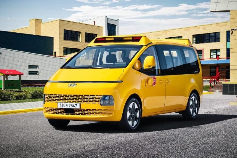 Футуристичный минивэн Hyundai Staria превратился в школьный автобус