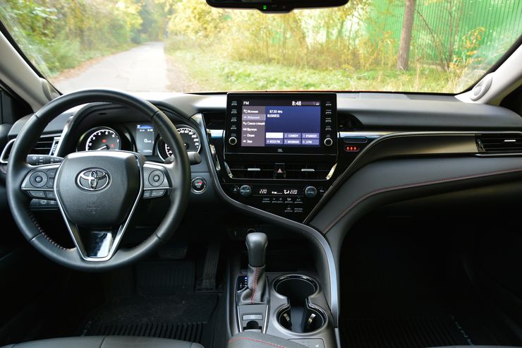 Gазуй, Rейсер: тест-драйв самой бешеной Toyota Camry