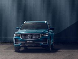Geely KX11, который ждут в России, получит гибридную установку