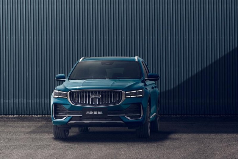 Geely KX11, который ждут в России, получит гибридную установку