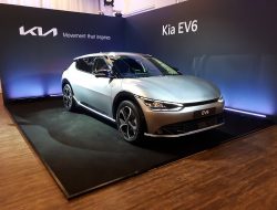 Kia показала в России новую модель EV6