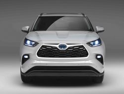 Кроссовер Toyota Highlander получил новую версию