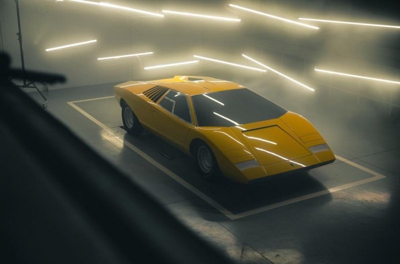 Lamborghini построила реплику самого первого Countach