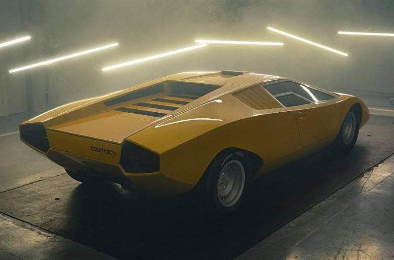 Lamborghini построила реплику самого первого Countach