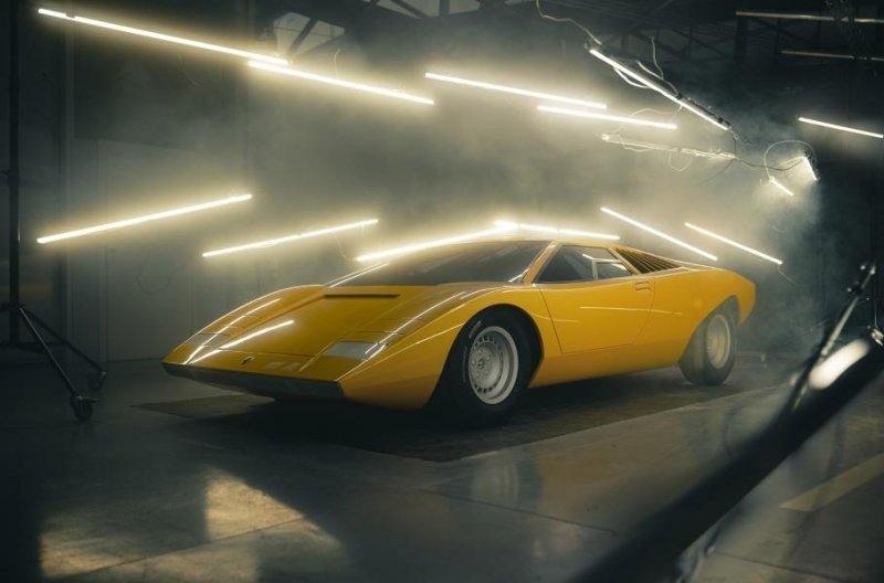 Lamborghini построила реплику самого первого Countach