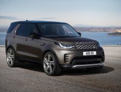 Land Rover Discovery получил новую семиместную версию Metropolitan в России