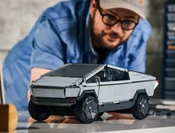 Mattel выпустила конструктор с пикапом Tesla Cybertruck с «трещинами» на стеклах