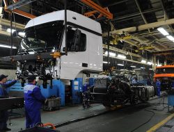 На российских автозаводах начались первые «репрессии» против непривитых работников
