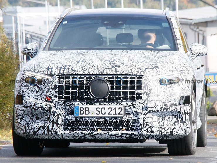 Новейший Mercedes-AMG GLC 63 впервые заметили на тестах