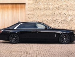 Новый Rolls-Royce Ghost обзаведется бунтарской версией Black Badge