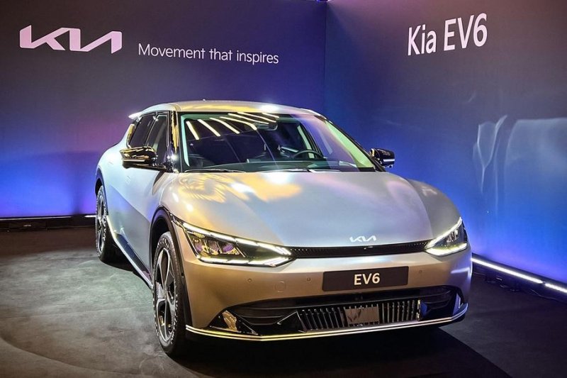 Объявлены сроки появления электрокара Kia EV6 в России