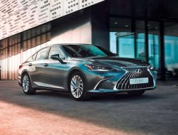 Обновленный Lexus ES подорожал до старта продаж в России