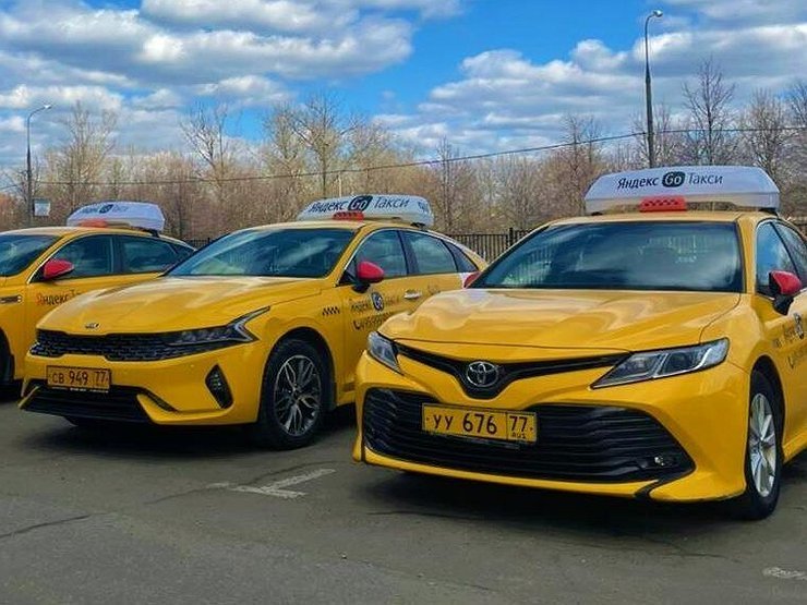 Почему таксисты все чаще выбирают Kia K5, а не Toyota Camry