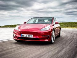 Подержанные Tesla продают в США дороже новых