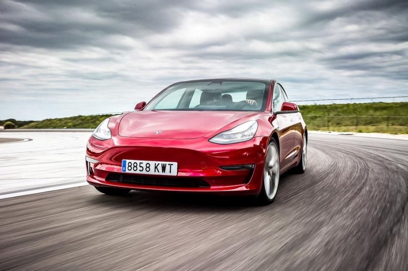 Подержанные Tesla продают в США дороже новых