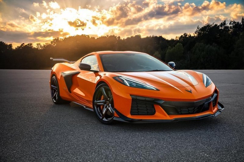 Полноприводный Mercedes-AMG SL, новый Range Rover и «заряженный» Chevrolet Corvette Z06: главное за неделю