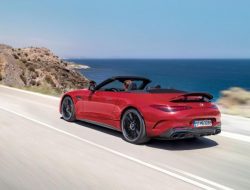 Полноприводный Mercedes-AMG SL, новый Range Rover и «заряженный» Chevrolet Corvette Z06: главное за неделю