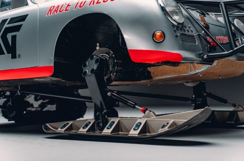 Посмотрите на классический Porsche в роли вездехода для полярников