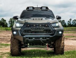 Посмотрите на Toyota Hilux в агрессивном обвесе