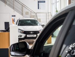 Российские дилеры продают новые Lada в два раза дороже заводской цены