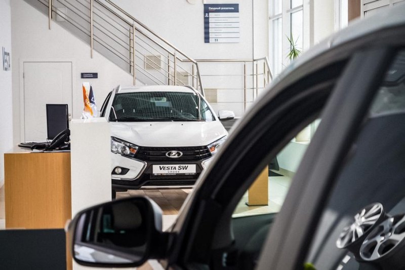 Российские дилеры продают новые Lada в два раза дороже заводской цены