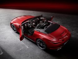 Шеф-дизайнер Mercedes-Benz рассказал о новом купе AMG GT