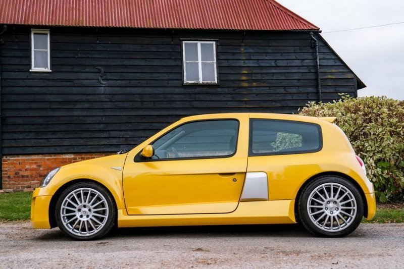 Старый Renault Clio продали на аукционе по цене новой BMW M3
