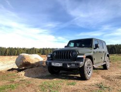 Таблетка от жадности: тест-драйв Jeep Wrangler Sahara 80th Anniversary