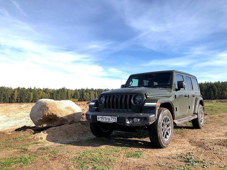 Таблетка от жадности: тест-драйв Jeep Wrangler Sahara 80th Anniversary