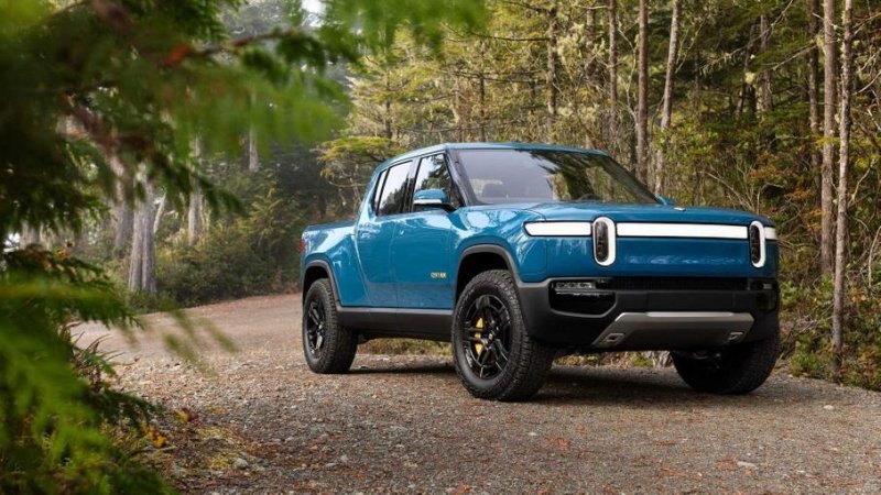 Tesla обвинила Rivian в промышленном шпионаже