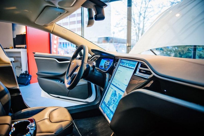 Tesla приостанавливает испытания нового поколения автопилота из-за технических неисправностей