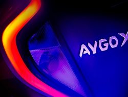 Toyota готовит новый недорогой кроссовер Aygo X: первый тизер