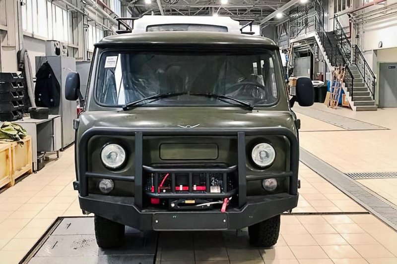 УАЗ представил новую «Буханку» с кондиционером и силовыми бамперами