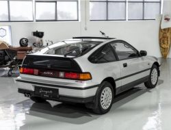 В продаже появилась новая Honda Civic 1990 года выпуска