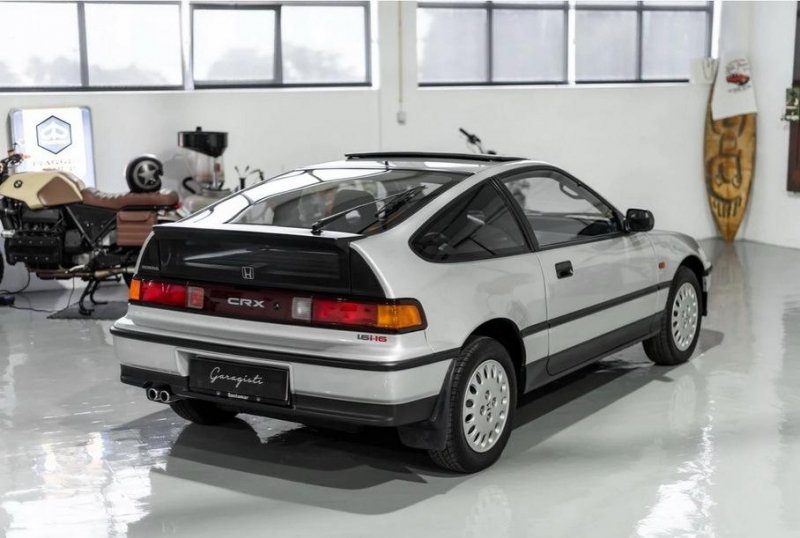 В продаже появилась новая Honda Civic 1990 года выпуска