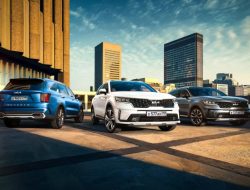 В России начались продажи улучшенного Kia Sorento с новым логотипом