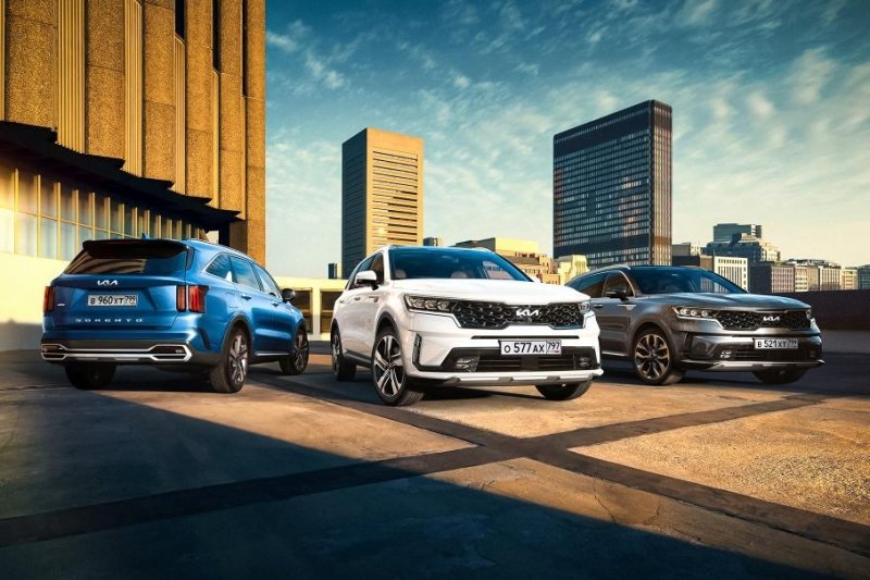 В России начались продажи улучшенного Kia Sorento с новым логотипом