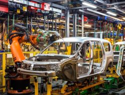 В России приостановлена сборка Lada XRay и Largus, а также Renault Logan и Sandero